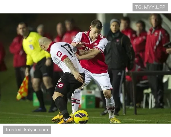 阿尔克马尔主场2-1力克阿贾克斯，赢得强强对话